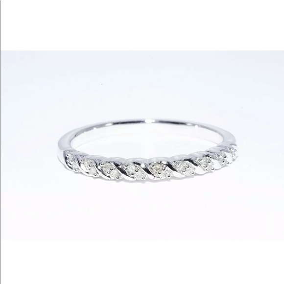Jewelry - Natural Round Cut Diamond Band